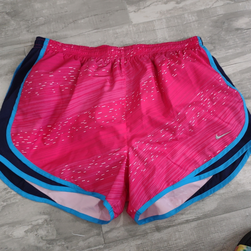 Nike shorts L